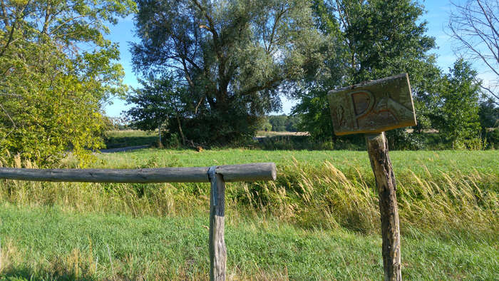 Parkplatz für Pferde an der Einsamen Eiche bei Friesack in Brandenburg.